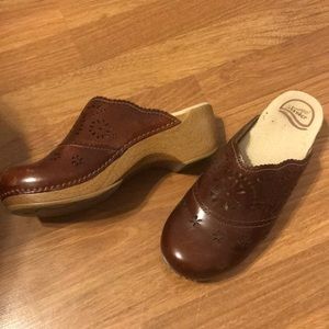 Dansko Laser Cut leather clogs size 39
